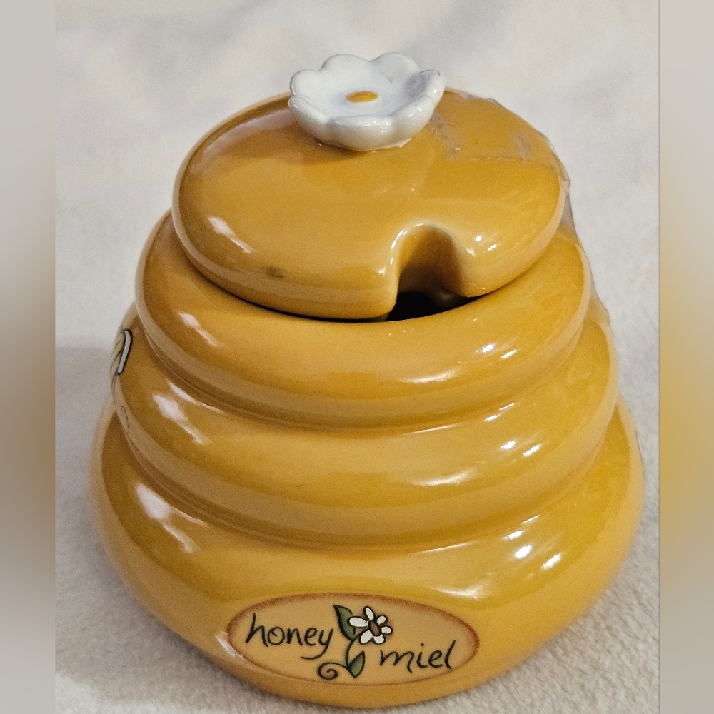 Honey Miel Ceramic Beehive Jar with Lid  3 1/4” Tall